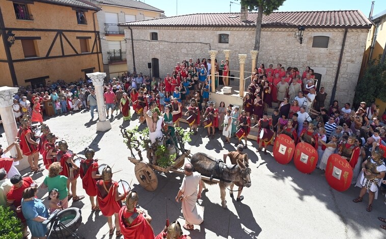 La XXII Fiesta en honor a Baco reclama que se reanuden las excavaciones en la villa de Santa Cruz