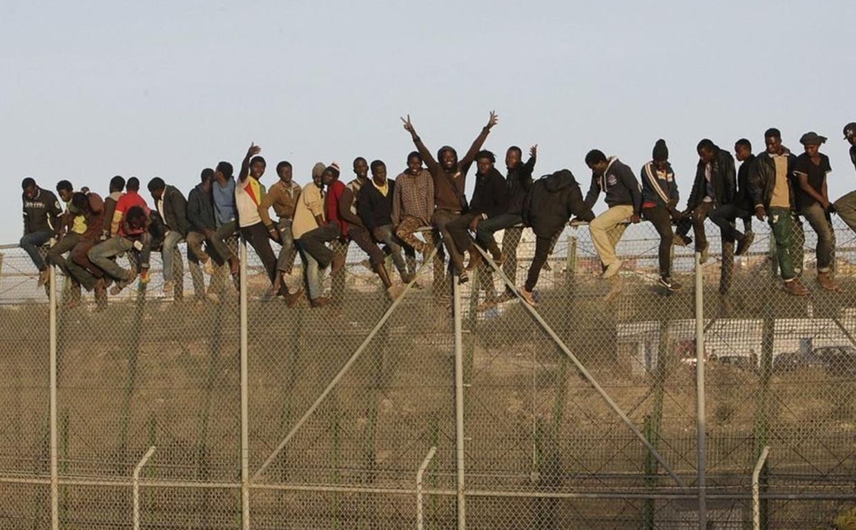 Salto en la valla de Melilla en una imagen de archivo