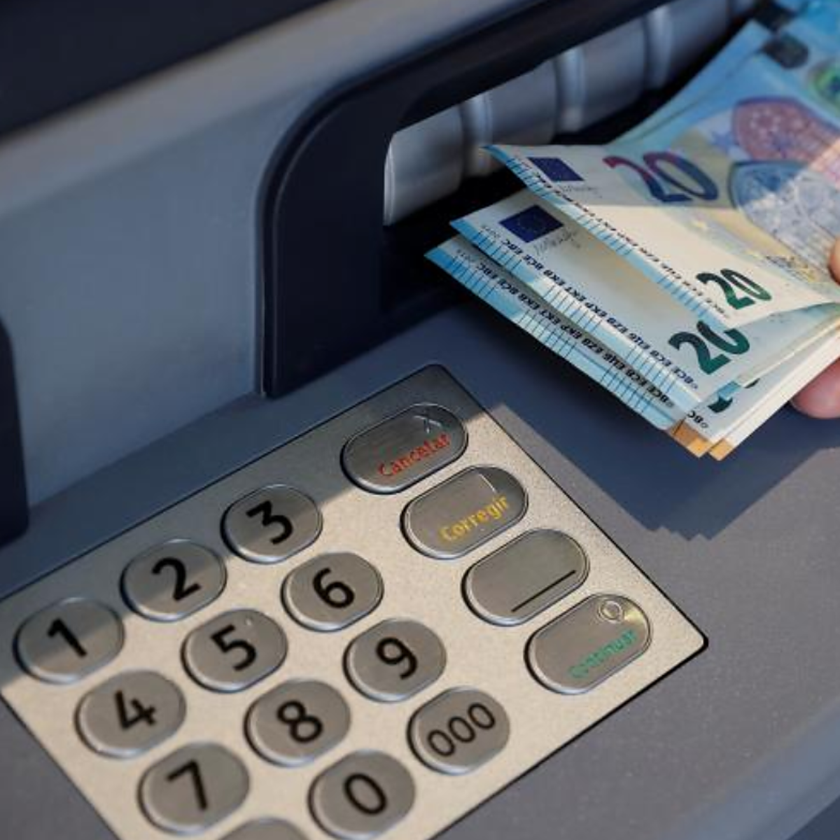 Se hicieron pasar por brókers de criptomonedas para estafarle 170.000 euros