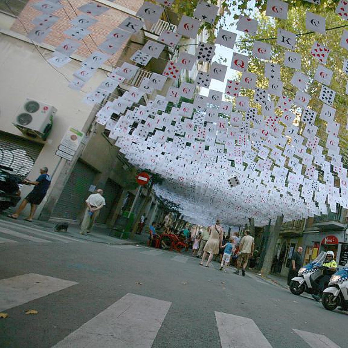 Fiestas de Sants: recomendaciones para llegar y afectaciones que provocará en el transporte