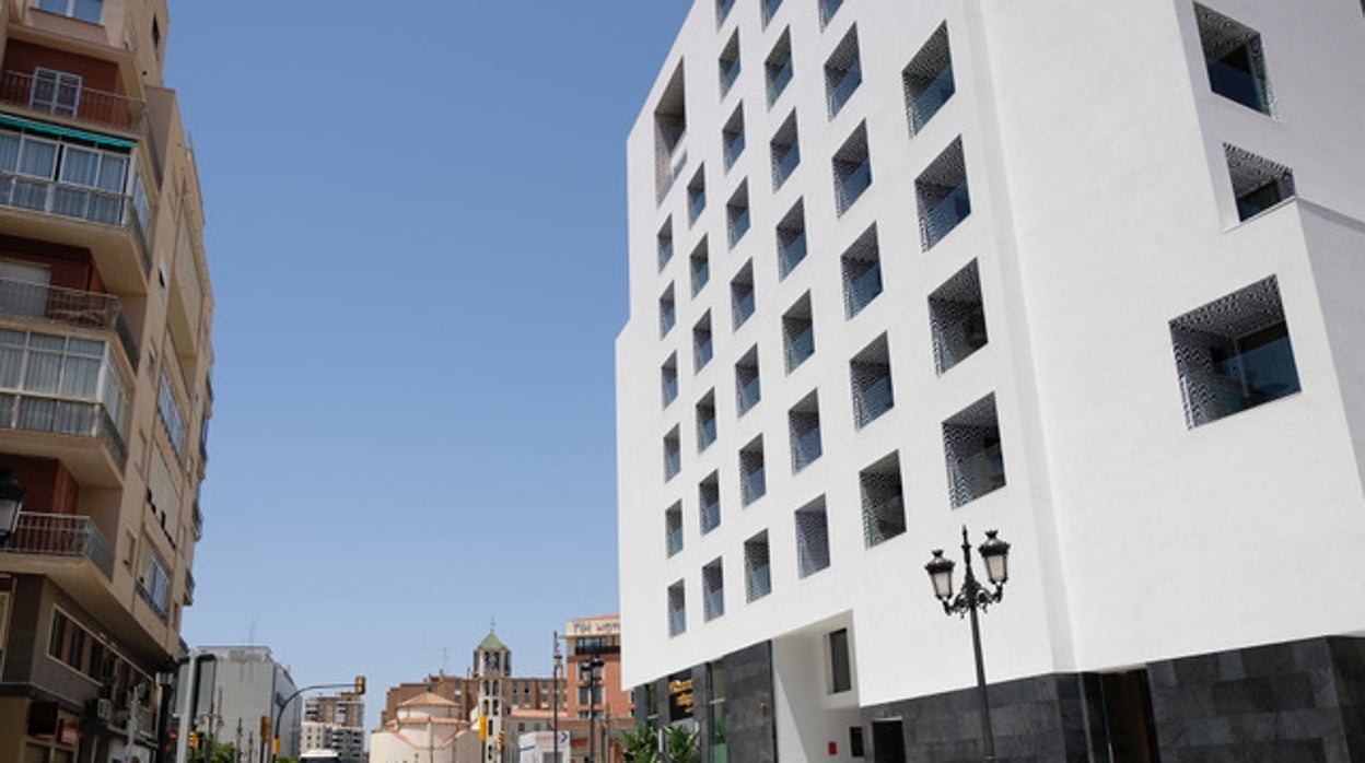 El polémico hotel de Moneo en Málaga ya recibe clientes