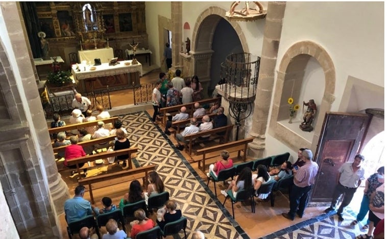 Emoción en la reapertura de la iglesia de Bujarrabal  tras casi 25 años cerrada