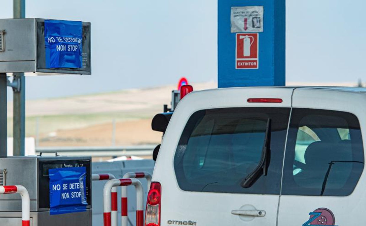 La Junta de Andalucía rechaza el peaje en sus autovías que ya sondea el Gobierno de Sánchez
