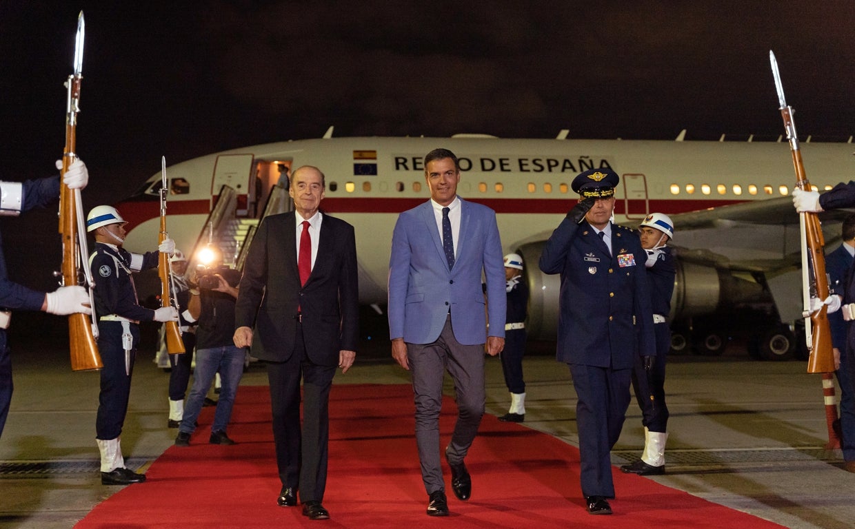 Pedro Sánchez, a su llegada a Bogotá