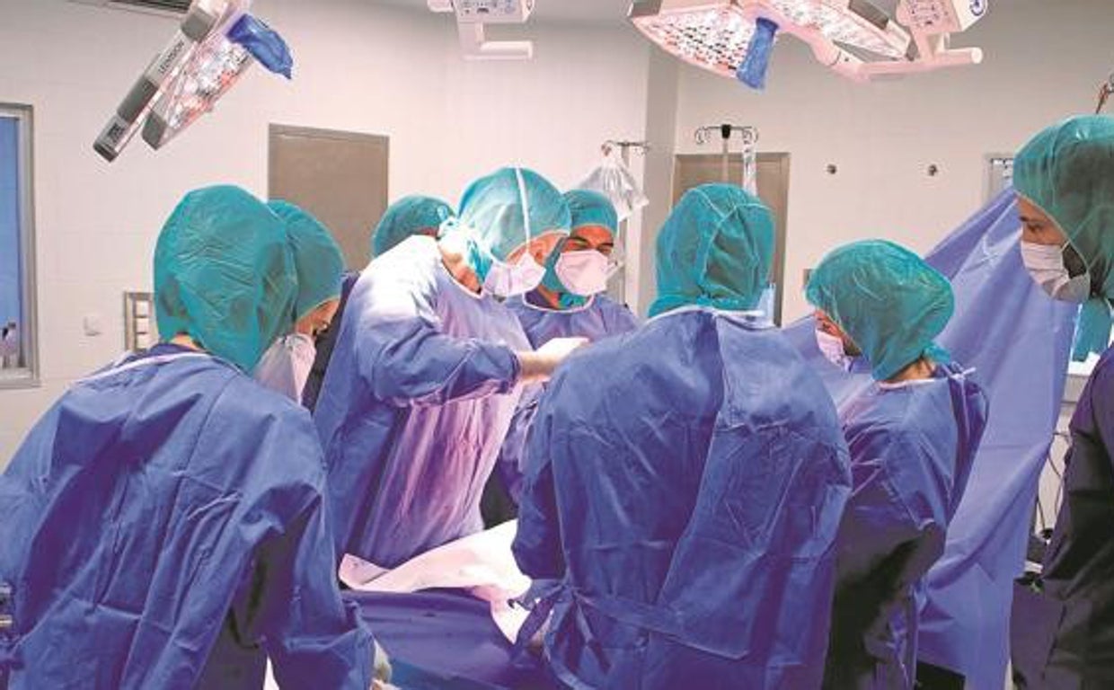 Una de las intervenciones de trasplante realizadas este año en el hospital Virgen Macarena