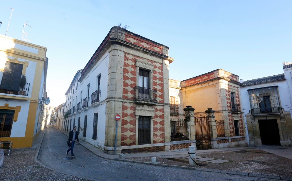 Imagen de la Casa de los Burgos, situada junto a la plaza del Museo Arqueológico