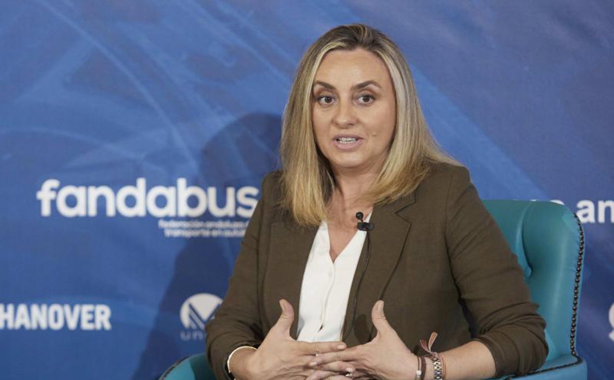 La consejera de Fomento, Marifrán Carazo, durante el Encuentro Informativo Fandabus: «El cambio en Andalucía: Presente y futuro»
