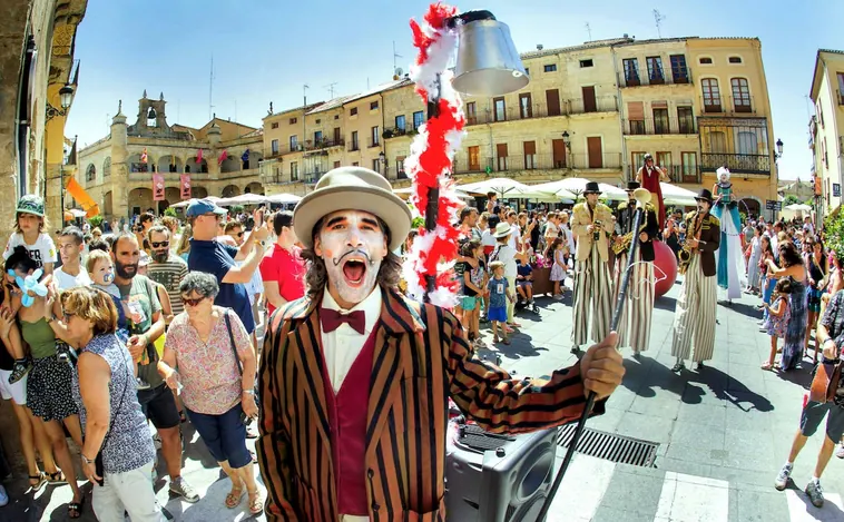 Ciudad Rodrigo baja el telón de su 25 cumpleaños con un espectáculo pirotécnico musical