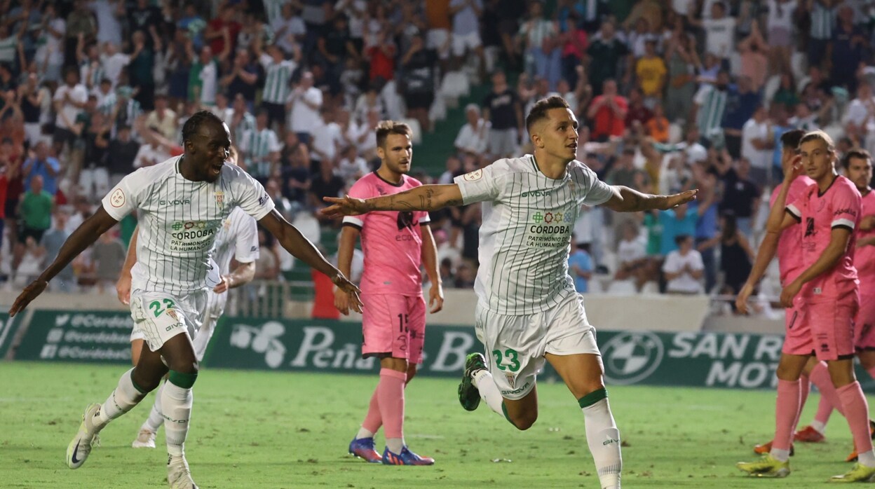 El Córdoba CF debuta en liga con goleada ante Unionistas de Salamanca (4-1)