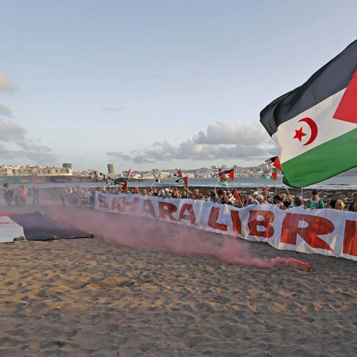25 metros de pancarta para decir no a la 'traición de Sánchez'