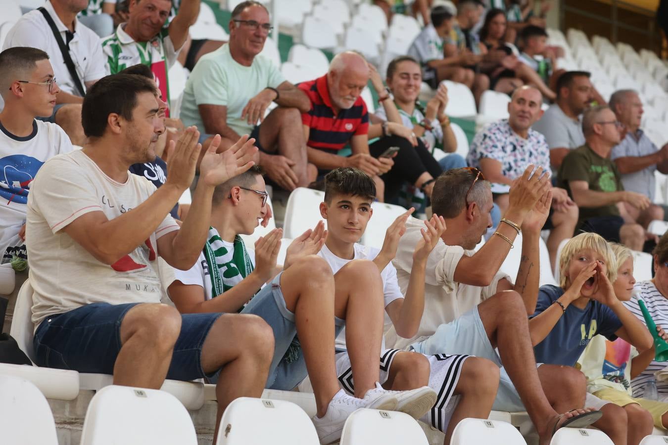 El ambiente en las gradas en el Córdoba CF - Unionistas, en imágenes