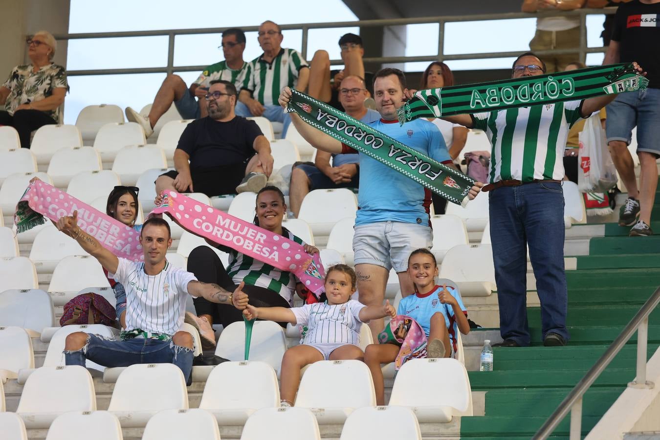 El ambiente en las gradas en el Córdoba CF - Unionistas, en imágenes