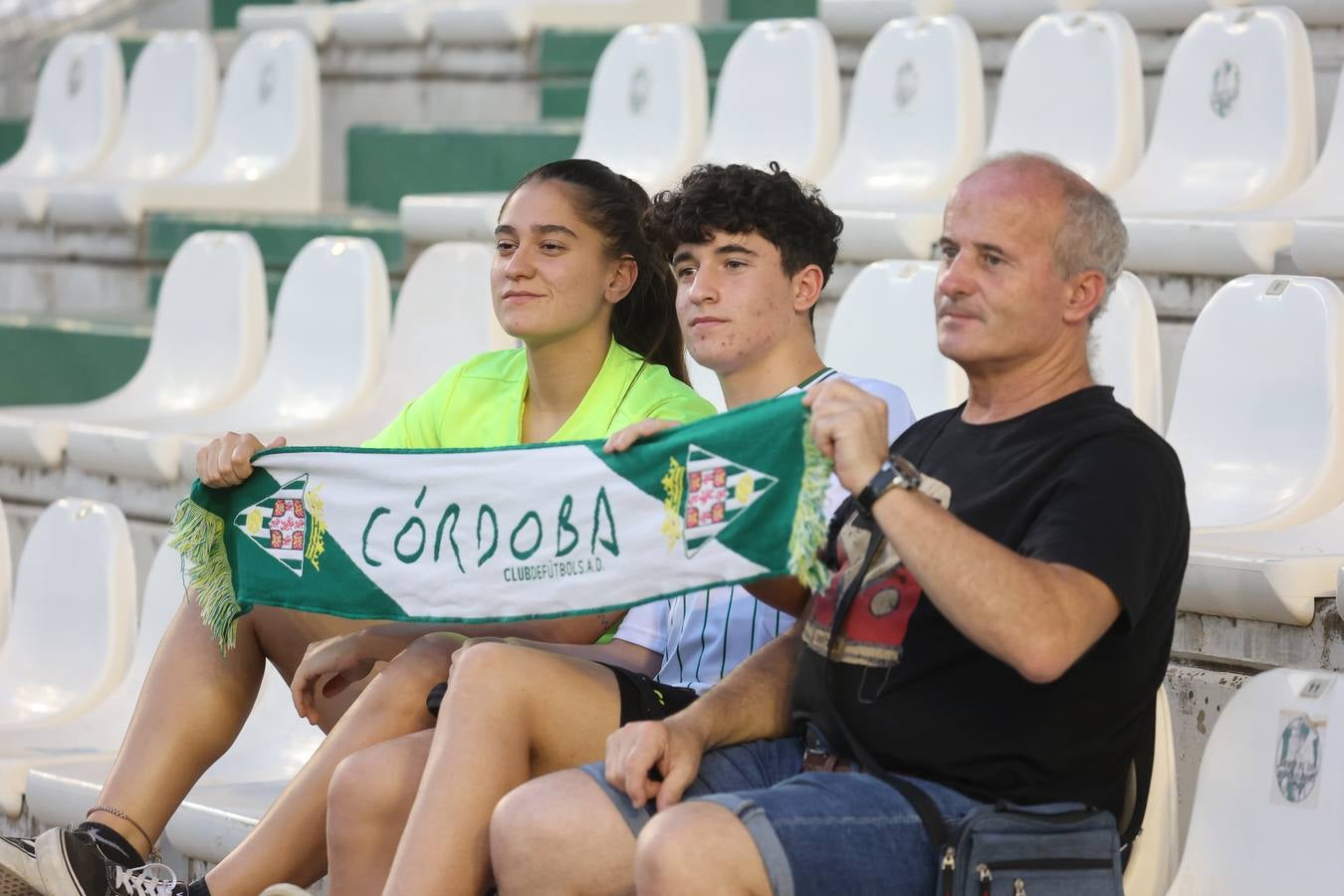 El ambiente en las gradas en el Córdoba CF - Unionistas, en imágenes
