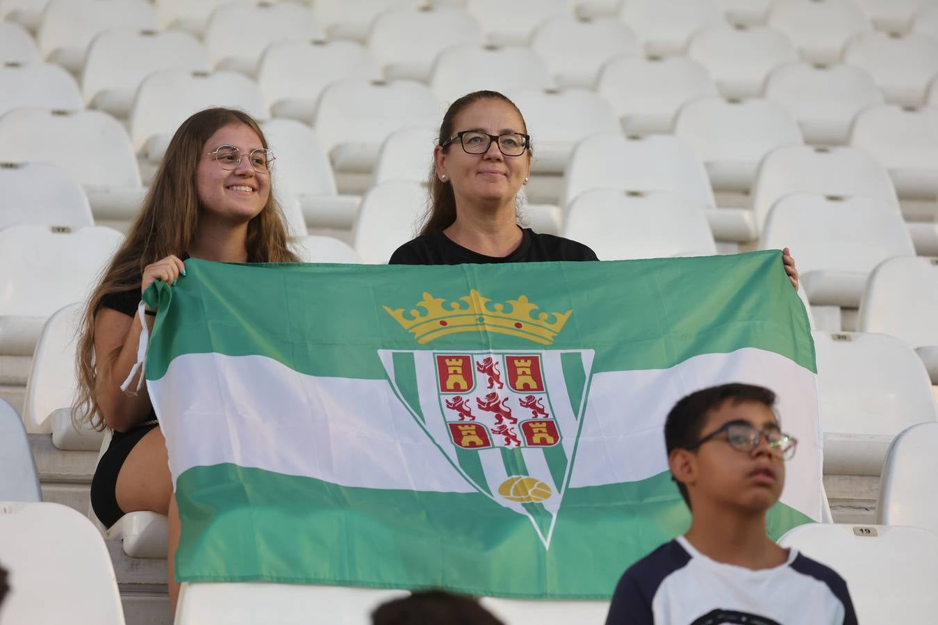 El ambiente en las gradas en el Córdoba CF - Unionistas, en imágenes