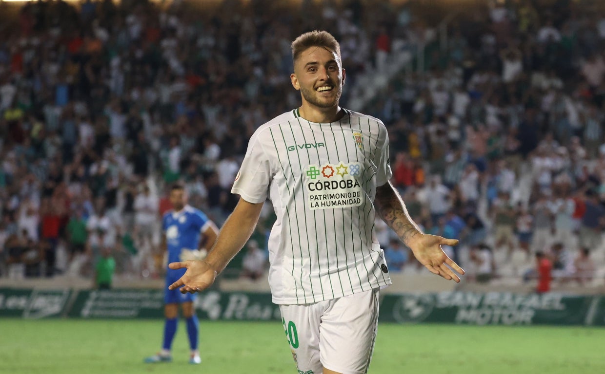 El delantero Antonio Casas celebra su primer gol de la temporada 2022-2023