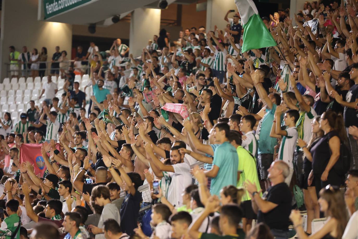 La alegría de la goleada del Córdoba CF a Unionistas, en imágenes