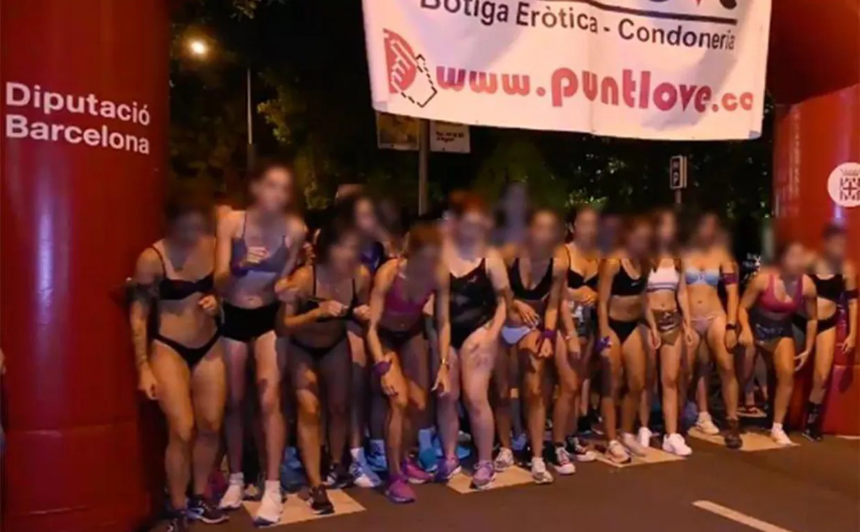 en Cataluña por una carrera en ropa interior patrocinada por tienda erótica