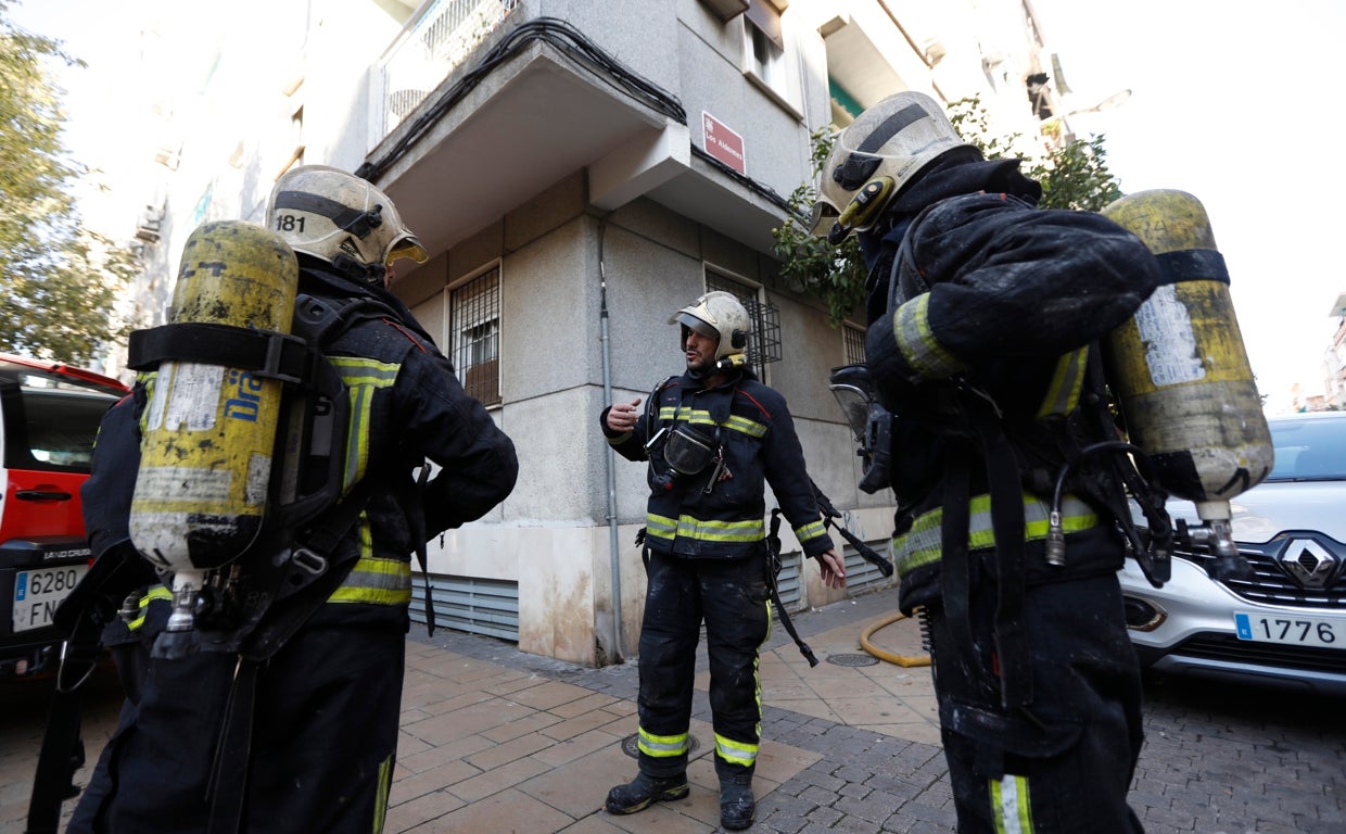 Los bomberros en una intervención, en unaimagen de archivo