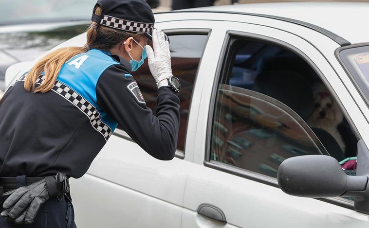 Dos hombres ebrios se autoinculpan de conducir tras un accidente