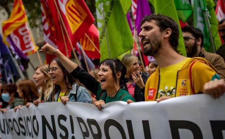 La Generalitat ofrece reducir una hora lectiva a los docentes en 2023 si desconvocan las huelgas