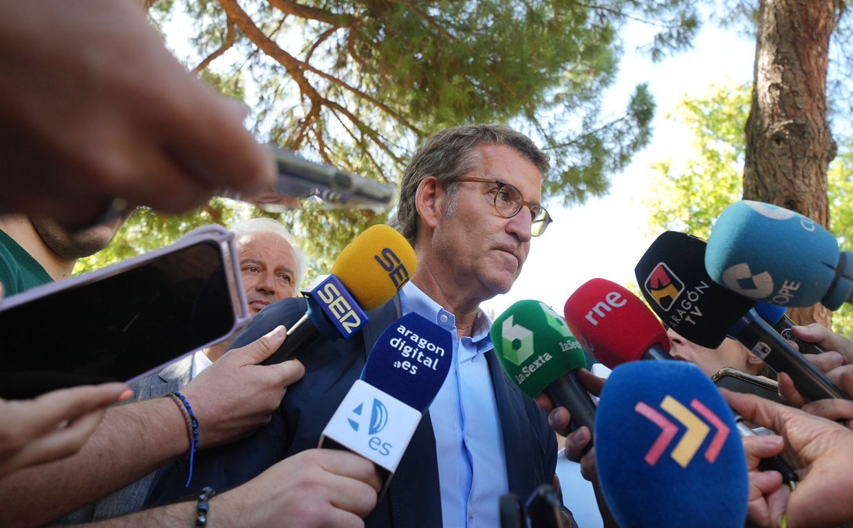 Feijóo propone un cheque de 200 euros por estudiante ante el inicio del curso escolar «más caro de la historia»