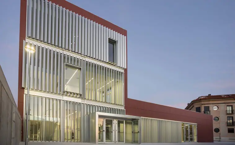 El edificio de usos múltiples de Bargas, premio «Mejor obra nueva de otros usos» del Colegio de Arquitectos de Castilla-La Mancha