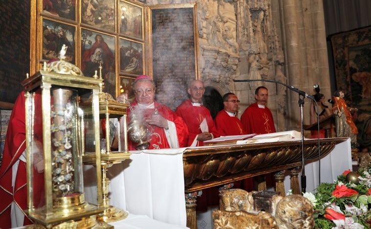 El trascoro de la Catedral de Palencia acoge la tradicional misa en honor al patrón San Antolín