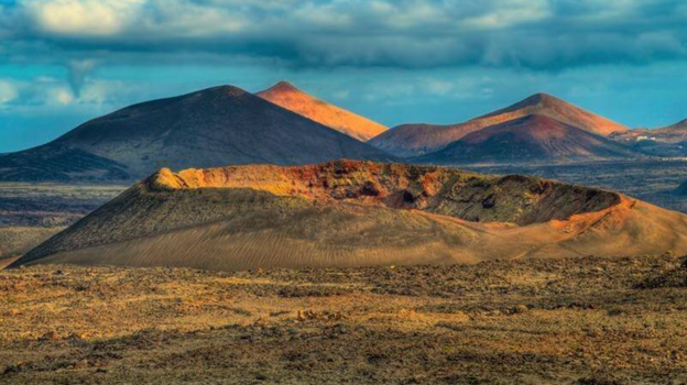 Uno de los cráteres que se mantiene en el PN Timanfaya