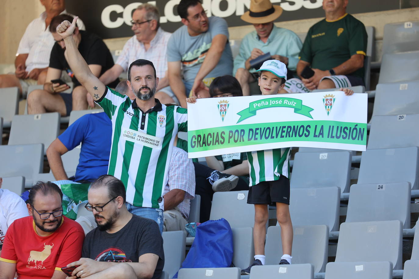 El fantástico ambiente en El Arcángel en el Córdoba CF - Fuenlabrada, en imágenes