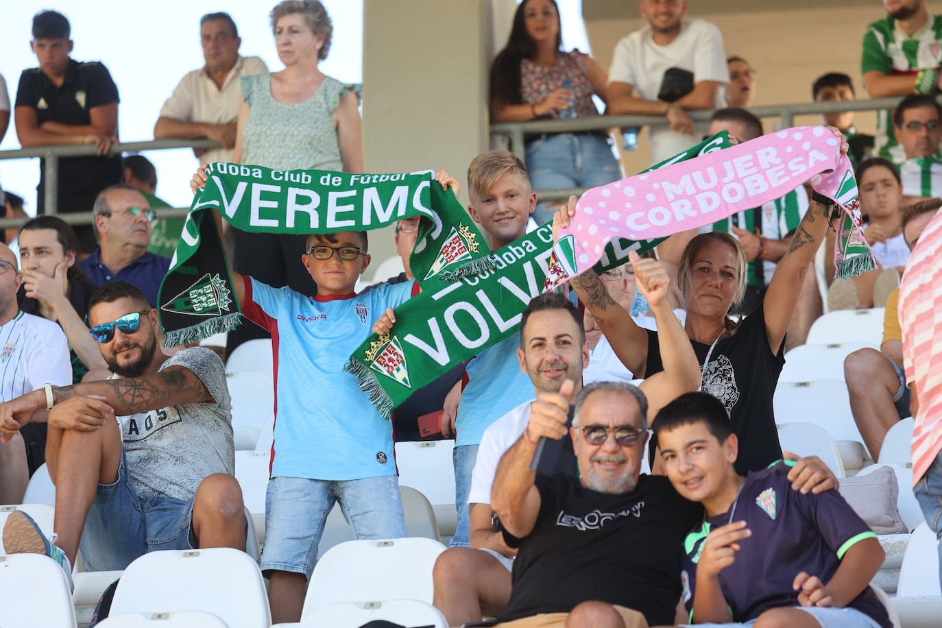 El fantástico ambiente en El Arcángel en el Córdoba CF - Fuenlabrada, en imágenes