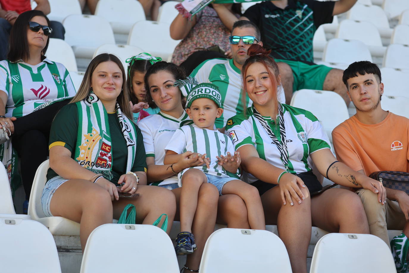 El fantástico ambiente en El Arcángel en el Córdoba CF - Fuenlabrada, en imágenes