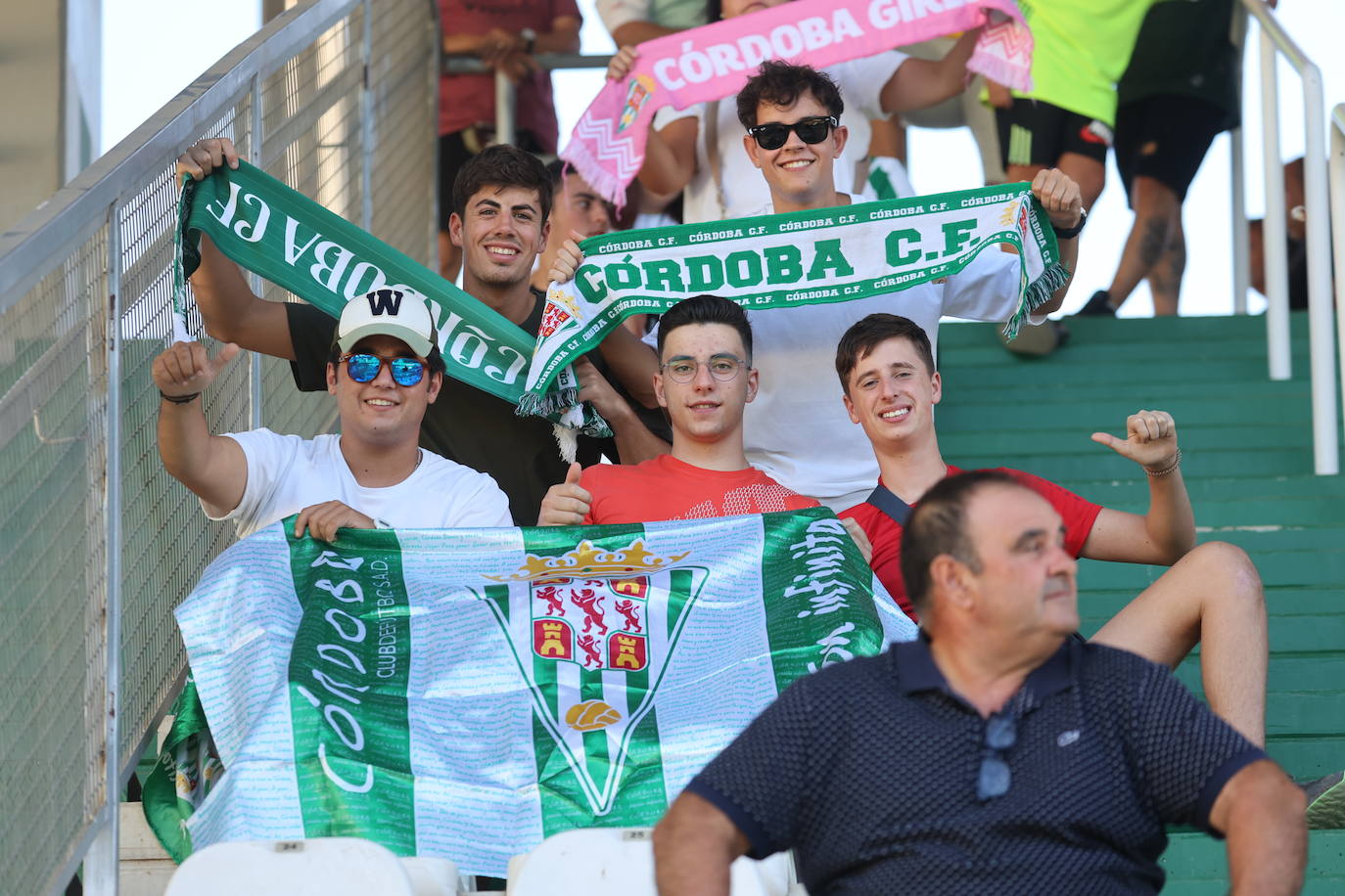 El fantástico ambiente en El Arcángel en el Córdoba CF - Fuenlabrada, en imágenes