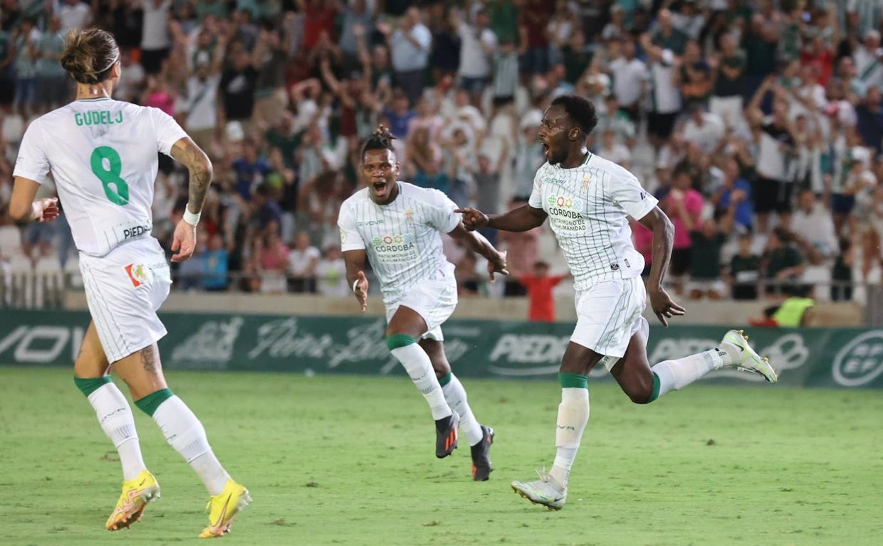 Diarra celebra el tercer gol de los blanquiverdes ante el Fuenlabrada