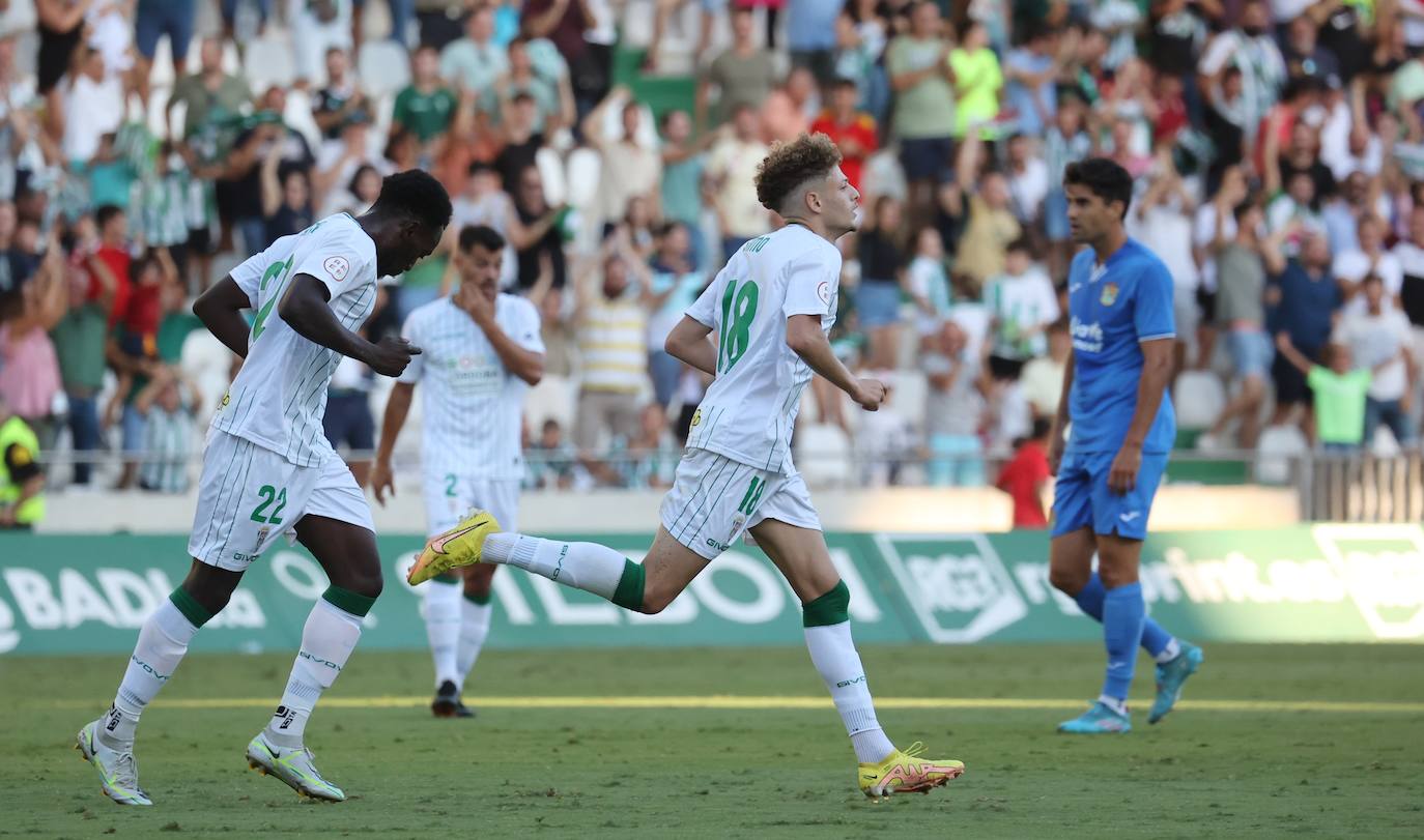 Las espectaculares imágenes de las mejores jugadas del Córdoba CF - Fuenlabrada