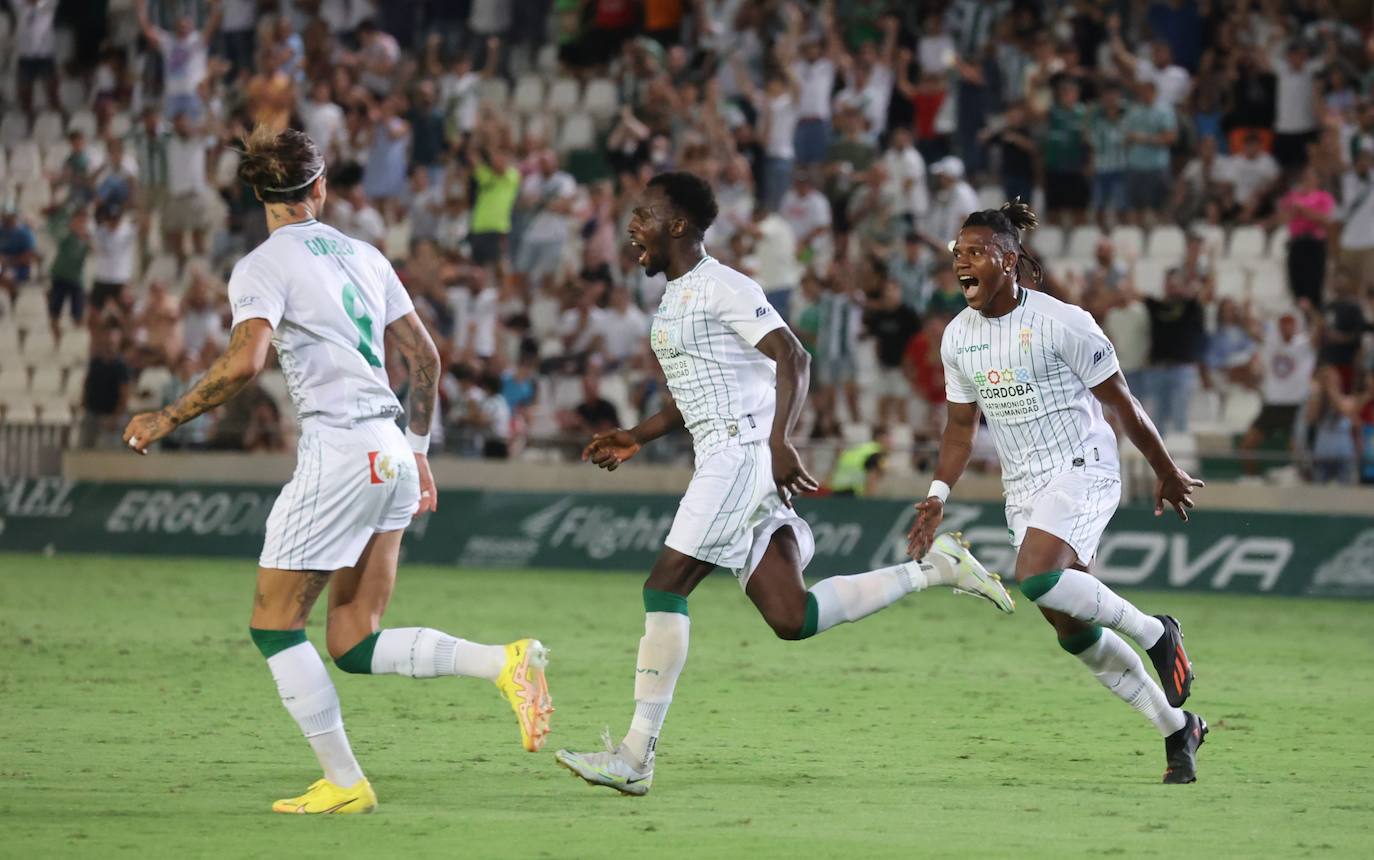Las espectaculares imágenes de las mejores jugadas del Córdoba CF - Fuenlabrada