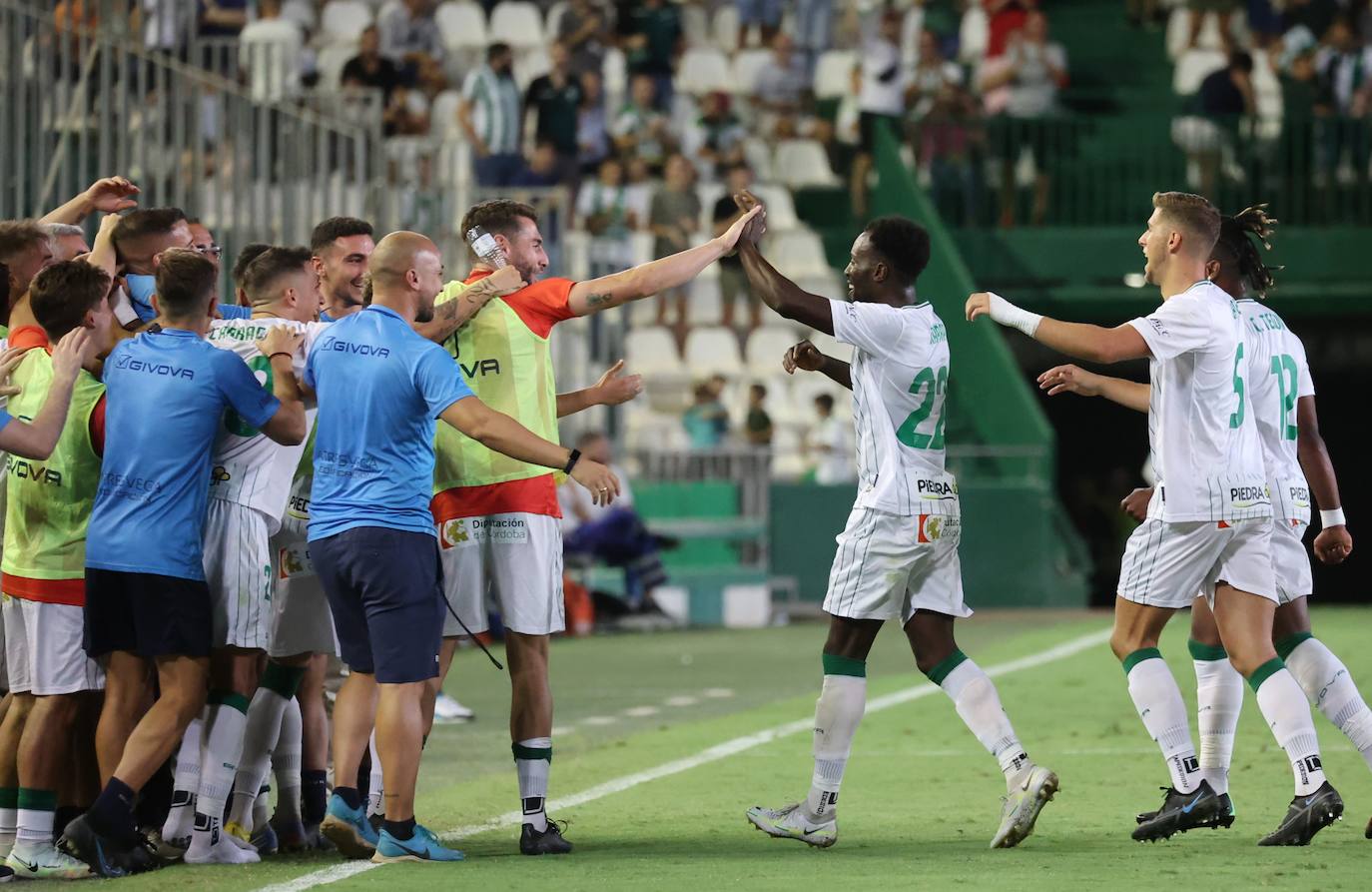 Las espectaculares imágenes de las mejores jugadas del Córdoba CF - Fuenlabrada