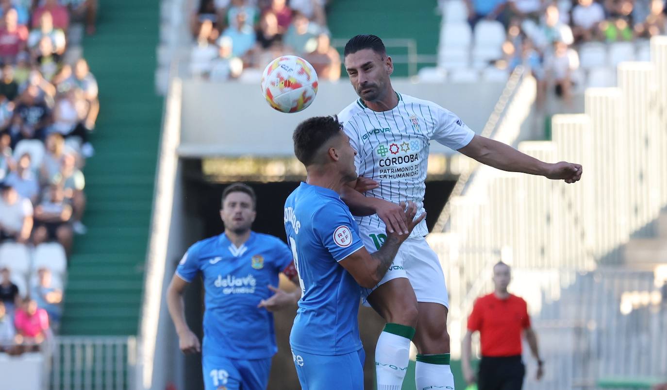 Las espectaculares imágenes de las mejores jugadas del Córdoba CF - Fuenlabrada