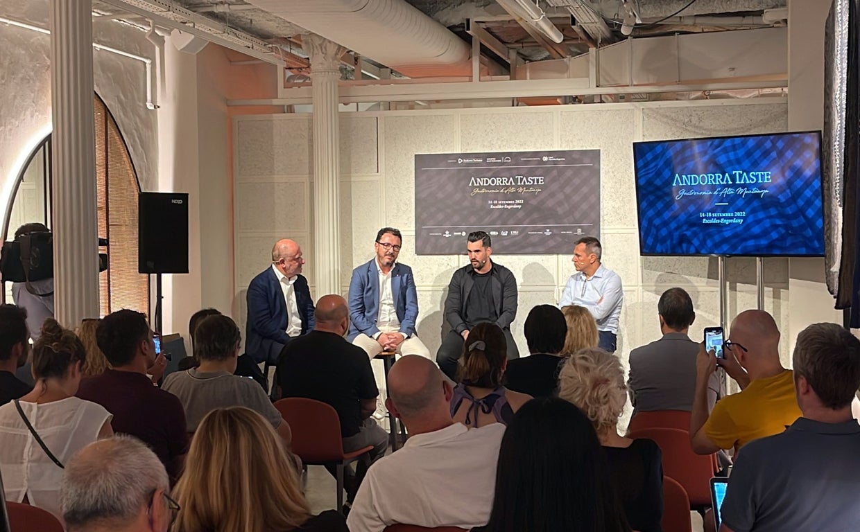 De izquierda a derecha Benjamin Lana (Vocento Gastronomía), Betim Budzaku (Turismo de Andorra), Jordi Grau (Sport Hotel Hermitage) y Oriol Castro (Disfrutar)