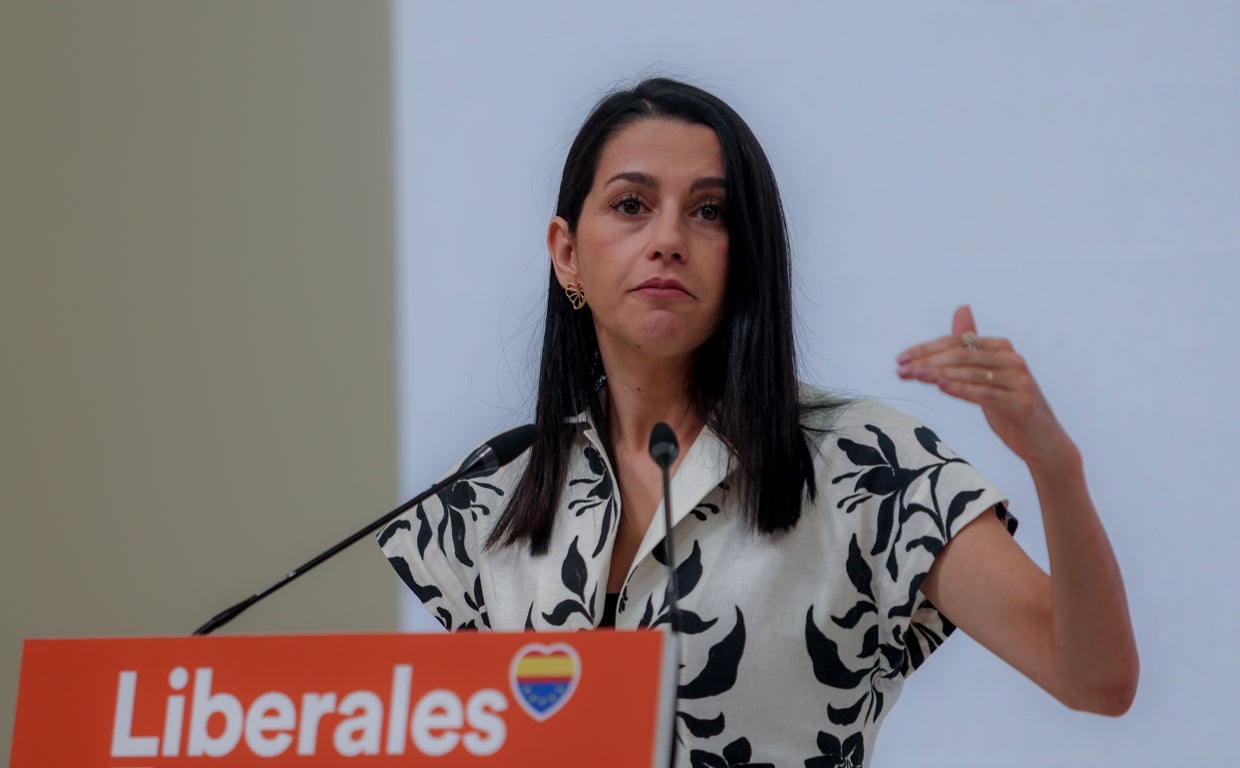 Arrimadas no aclara si se presentará a su reelección para no «enturbiar» la refundación