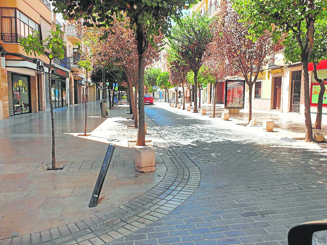 Avenida de la Matallana, principal arteria comercial de Puente Genil