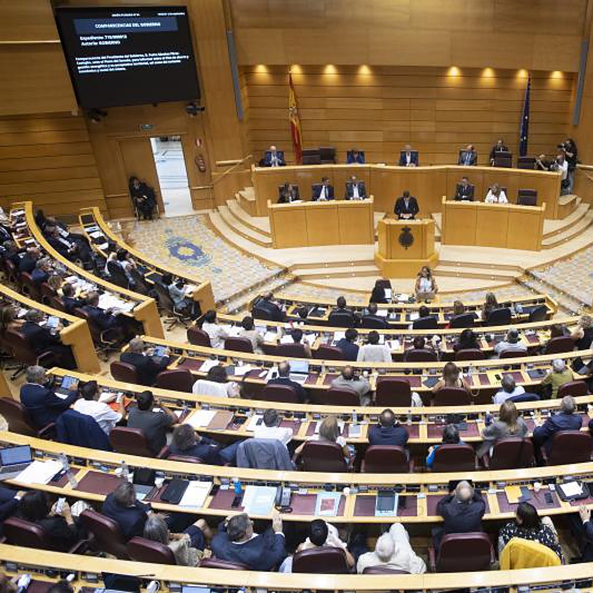 Un debate con reminiscencias bipartidistas llevado hasta el estilismo: corbata, ¿sí o no?