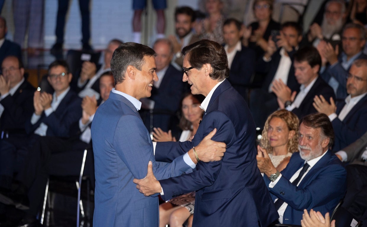 Sánchez e Illa, este miércoles durante la presentación del libro del exministro