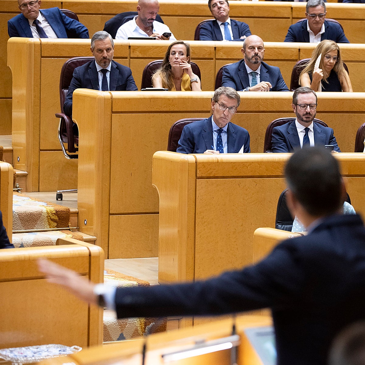 Sánchez embarra la relación con Feijóo y le acusa de estar al servicio de grupos de poder