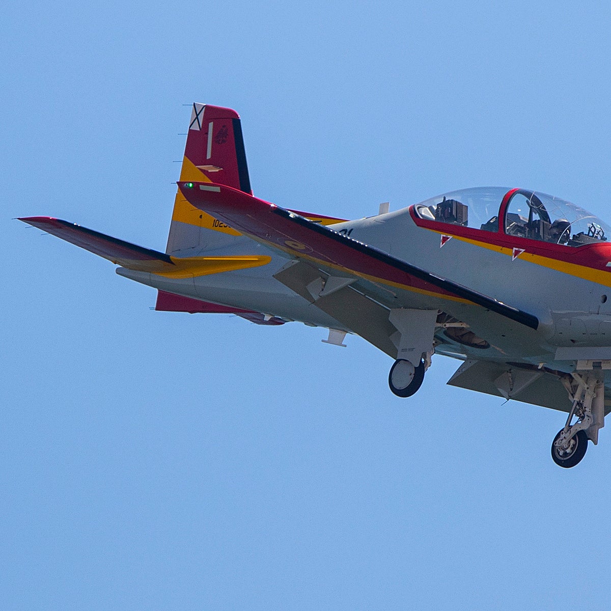 Los futuros pilotos del Ejército del Aire comienzan el curso con un nuevo avión de entrenamiento