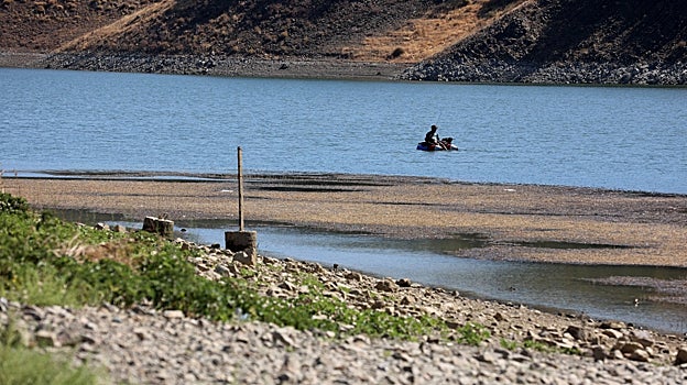 Agua embalsada en San Rafael de Navallana