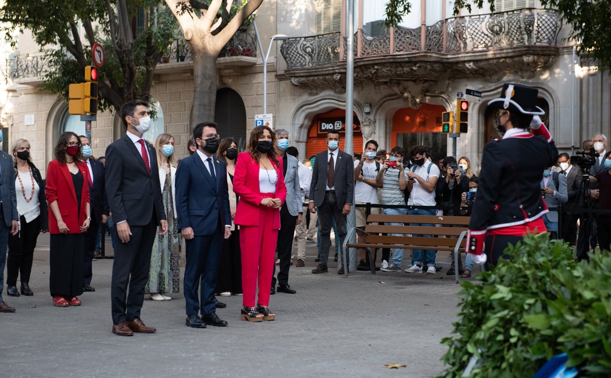 Ofrenda floral al monumento de Rafael de Casanovas el 11 de septiembre de 2021