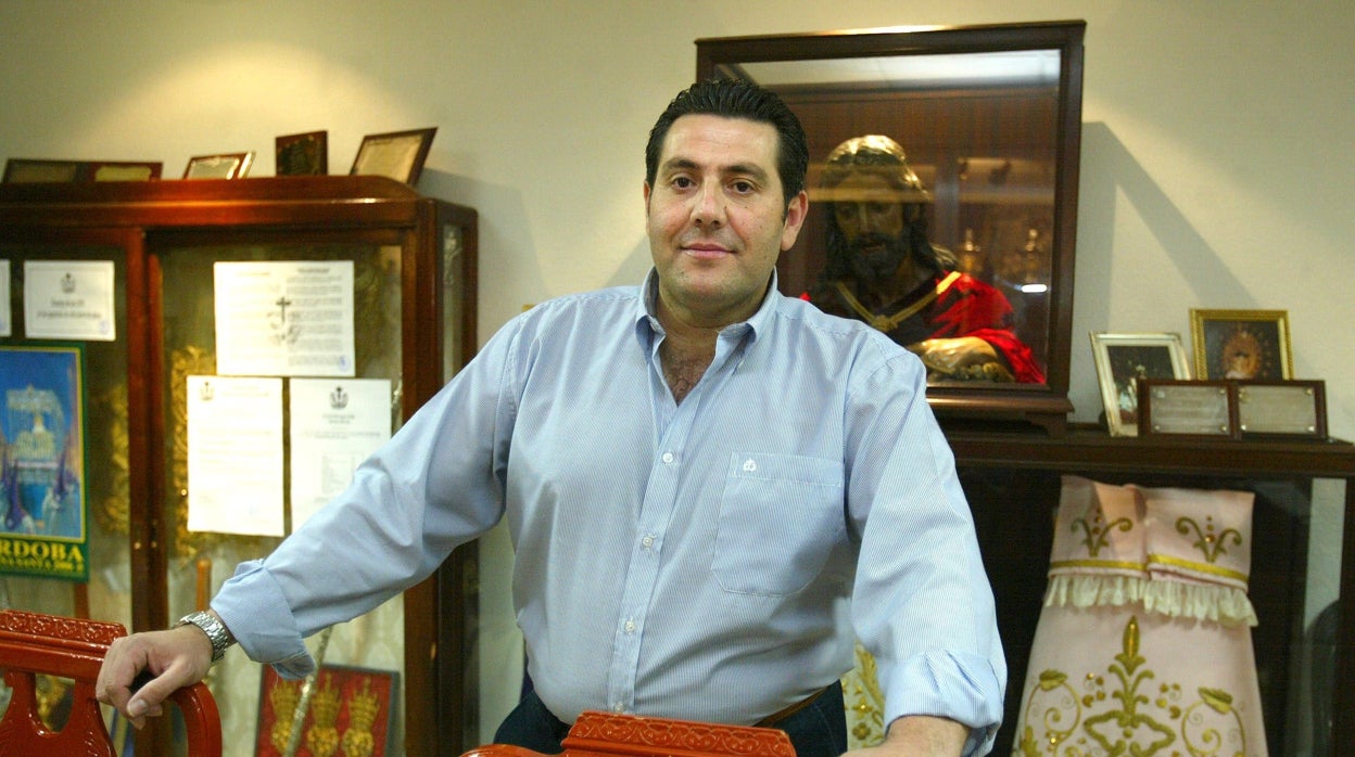 Carlos Herencia deja el martillo de la Virgen del Dulce Nombre de Córdoba