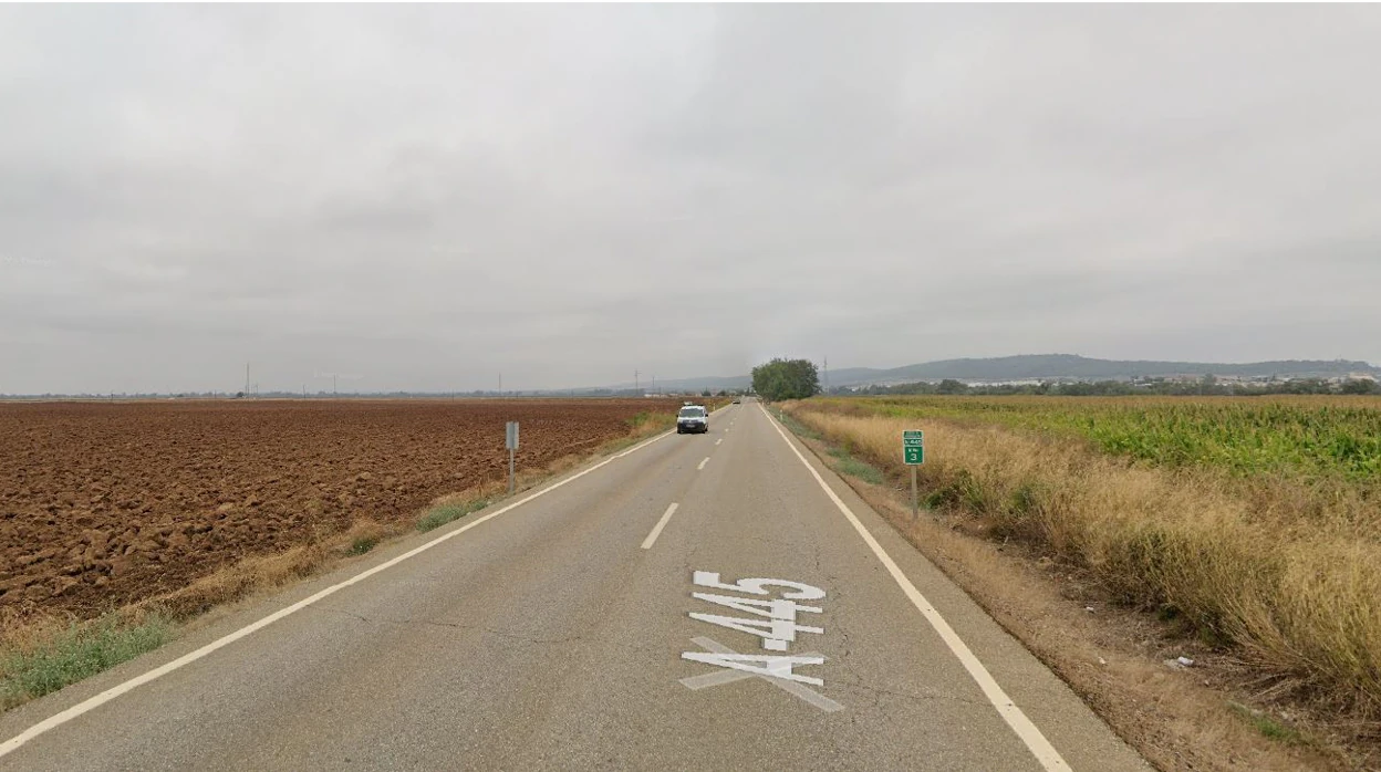 Accidente en Córdoba | Muere un ciclista en un accidente con un turismo entre La Carlota y Posadas