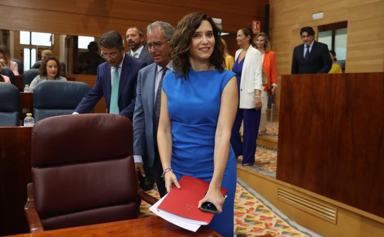 La presidenta madrileña, Isabel Díaz Ayuso, antes de su intervención en el debate del estado de la región