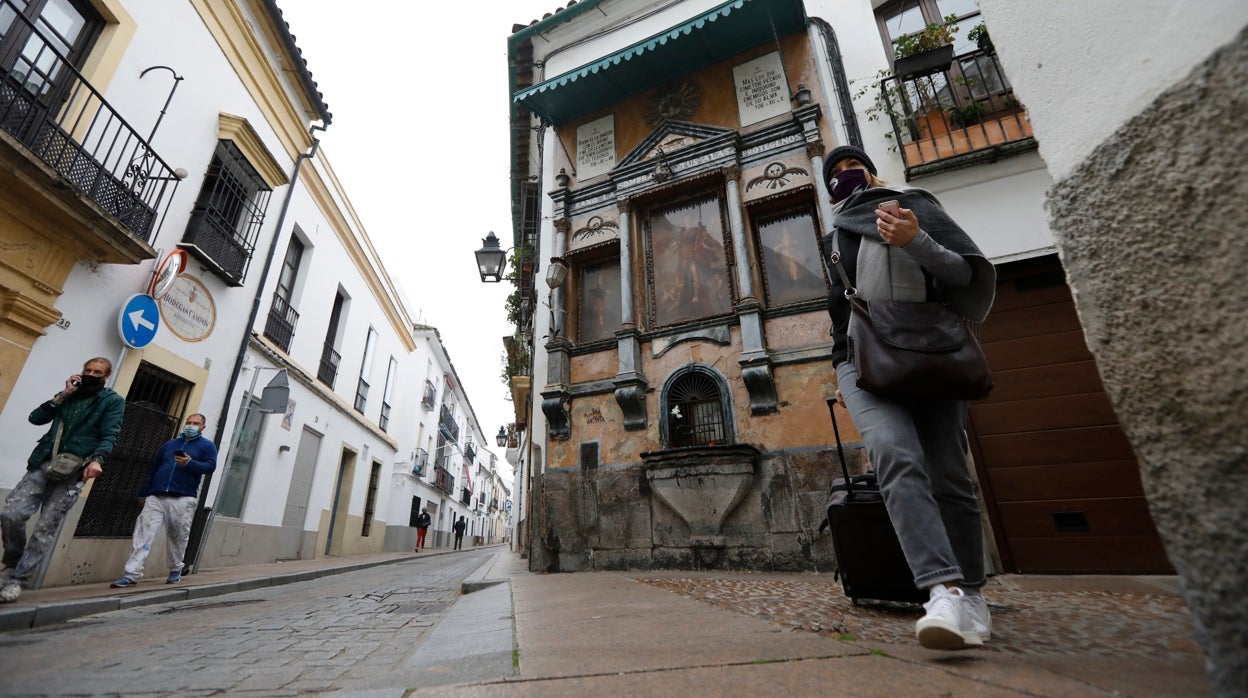 El Ayuntamiento de Córdoba adjudica por 32.000 euros la restauración del retablo de San Rafael en Lineros